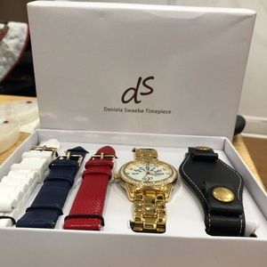 Daniela Swaebe Watch set with interchangeable straps, a great gift. Amazing!
